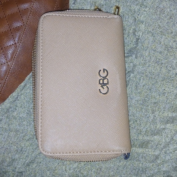 Nice GBG wallet that has a bunch of room in it. - Picture 3 of 3